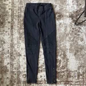 DONATED TOWARDS TORNADO RELIEF Stretchy jeans with knee detail and zippers